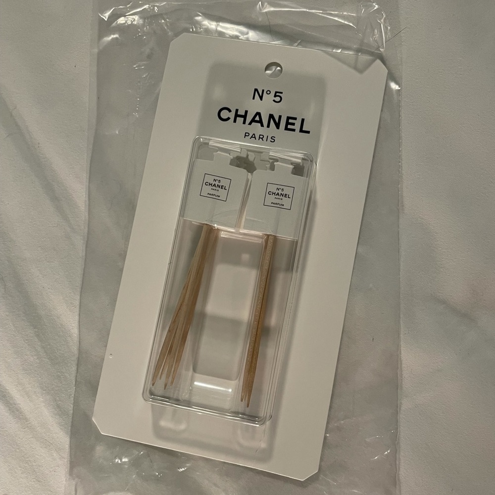 Chanel No 5 cupcake toppers